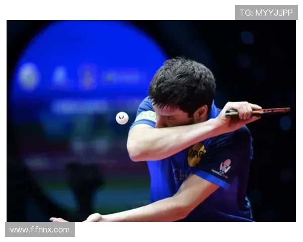 诺伊尔反思失球原因：错误决定与第二落点的失误分析